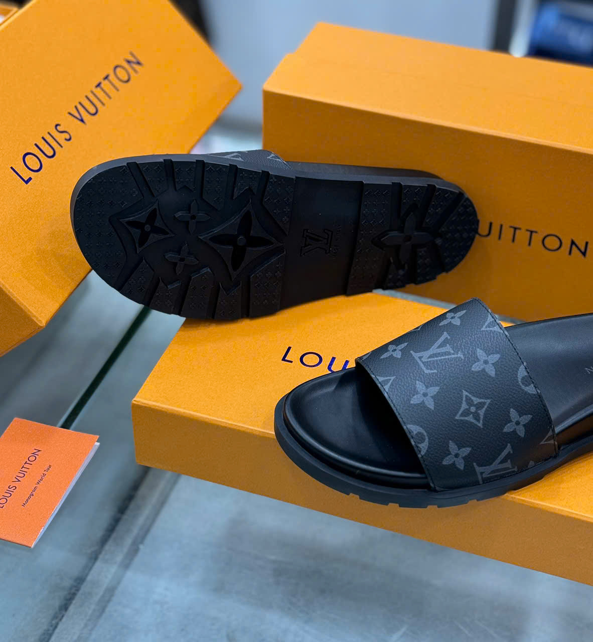 Dép lê quai ngang Louis Vuitton LV Đen họa tiết hoa vân logo LV Xám Like Auth on web fullbox bill thẻ DDT